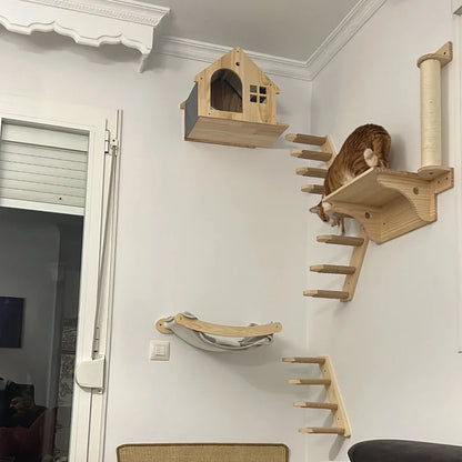 Arbre à chat mural en bois avec étagères, griffoir en sisal et hamac – aire de jeu d’intérieur pour chat