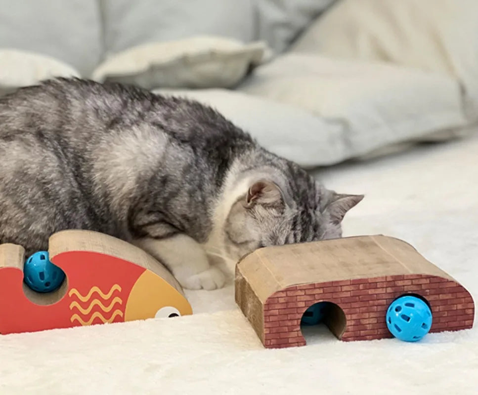 Grattoir pour chat en carton pliable avec balle interactive et structure accordéon