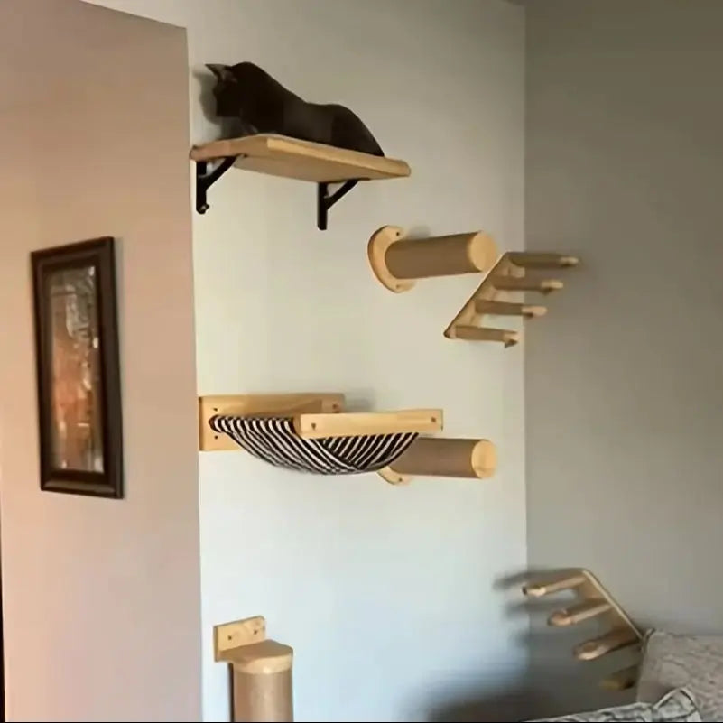 Arbre à chat mural en bois avec étagères, griffoir en sisal et hamac – aire de jeu d’intérieur pour chat