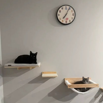 Arbre à chat mural en bois avec étagères, griffoir en sisal et hamac – aire de jeu d’intérieur pour chat